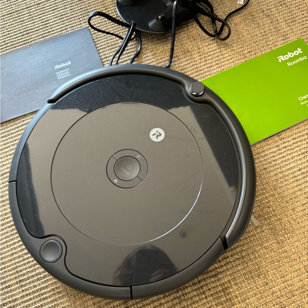 Roomba 694 Robot Vacuum with Wifi Connect